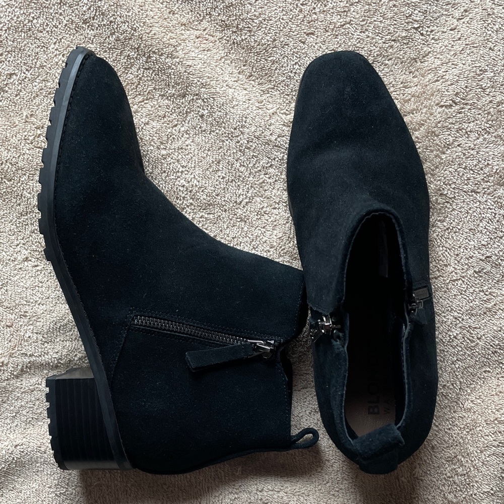 Blondo 10 Black Suede Samara Ankle Booties
